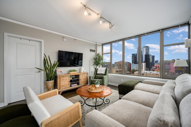 Foto del edificio - 200 N Jefferson St