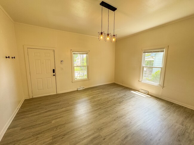 Building Photo - 21 Webb St