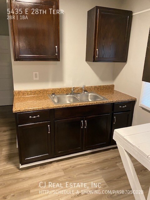 Foto del edificio - 5435 E 28th Terrace