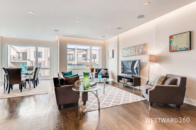 Foto del edificio - 880 N Milwaukee Ave