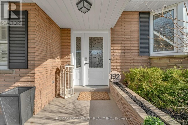 Building Photo - 192 Delmar Dr