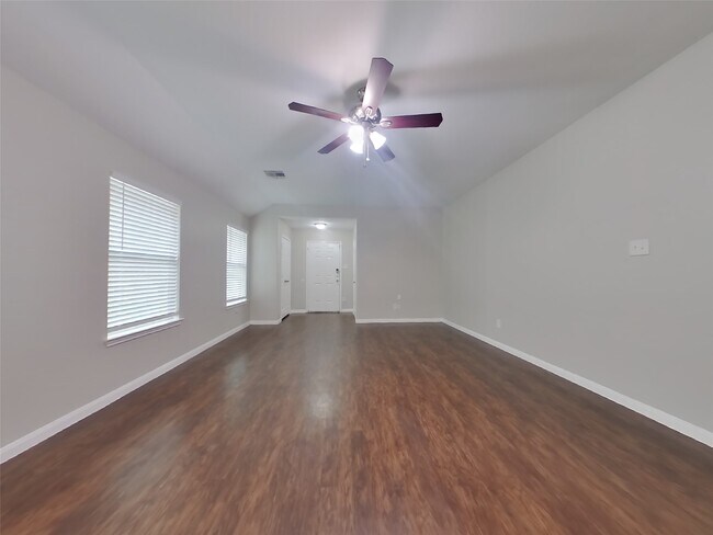 Foto del edificio - 21419 Palma Grove Way