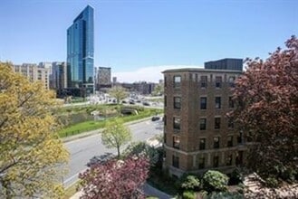 Building Photo - 122 Riverway