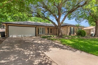 Building Photo - 2212 Hurstview Dr