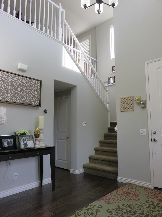 Building Photo - 3245 Larkspur St
