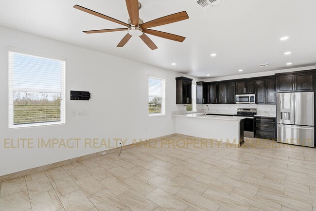 Building Photo - 13691 E Pocketknife Dr