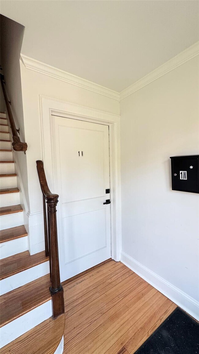 Foto del edificio - 504 Ashford Ave