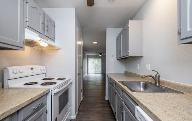 Foto del edificio - Whitehall Apartments