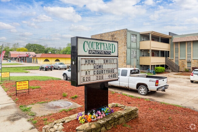 Building Photo - Courtyard Apartments