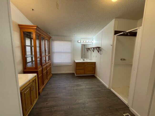 Building Photo - 335 Apple Blossom St