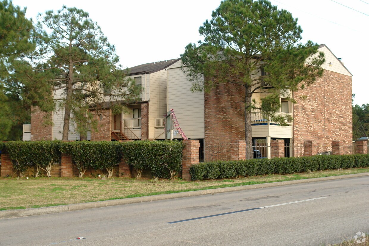 Ponderosa Forest Condo Apartments in Dickinson, TX