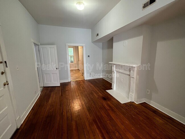 Foto del edificio - 2412 W Main St