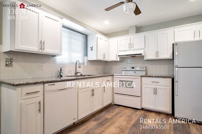 Foto del edificio - 3 Bedroom, and detached guest suite! Lands...