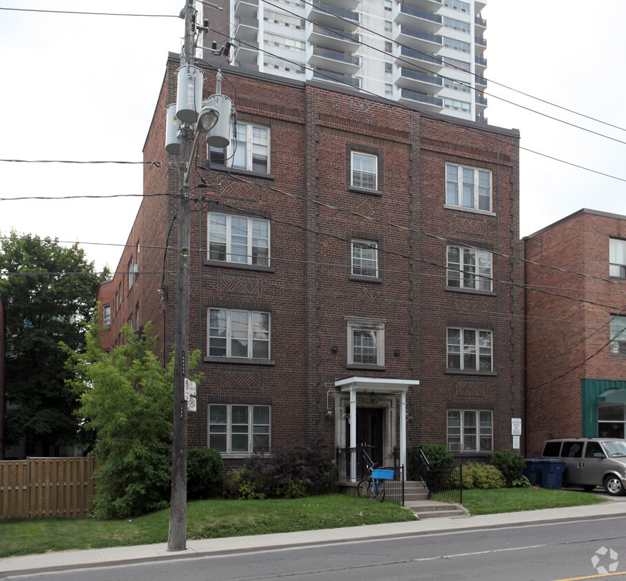 Building Photo - 1580 Bathurst St