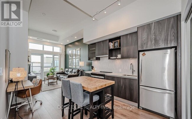 Building Photo - 405 Dundas St W