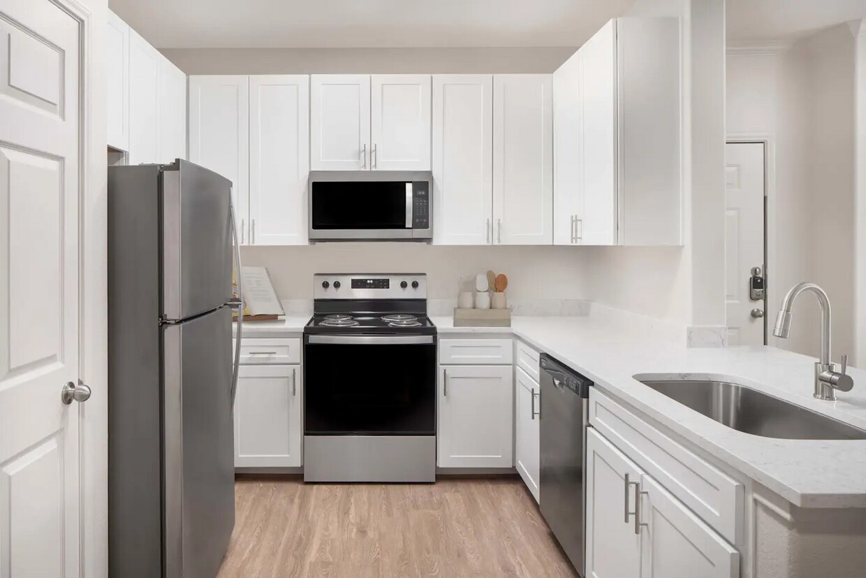 Foto principal - Come Home to Sophistication – Now Leasing ...