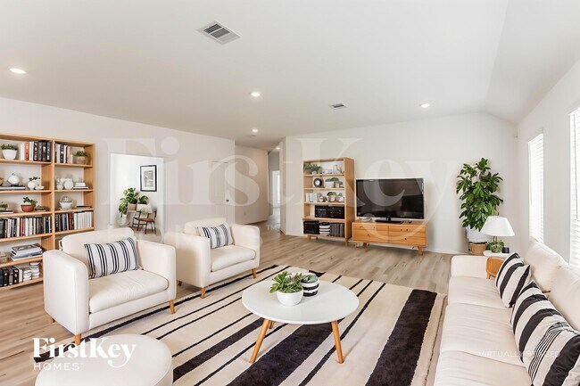 Foto del edificio - 5223 Pine Pass Dr