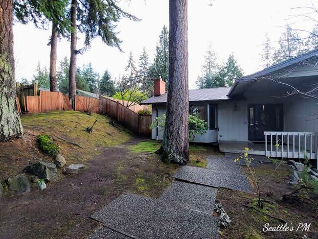 Building Photo - Amazing Edmonds Home in the Seaview  Neigh...