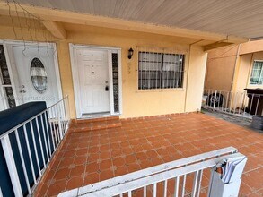 Building Photo - 633 W 68th St