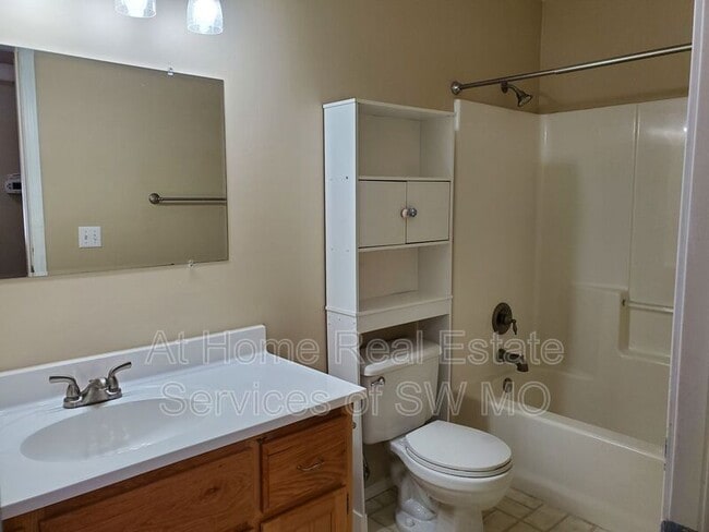 Building Photo - 808 Foxx Dr