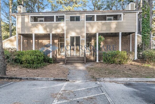 Building Photo - FRESHLY UPDATED CONDO in a PRIME RALEIGH LOCATION! 2 Bed w/ 2 en suite Bathrooms