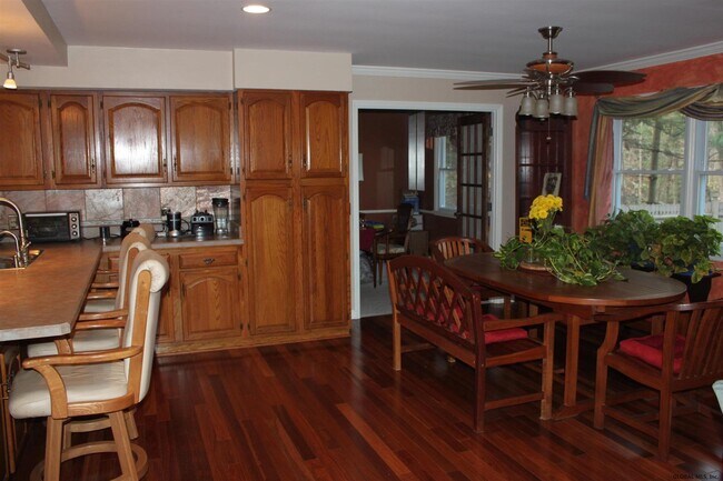Building Photo - 1 Woodcrest Dr