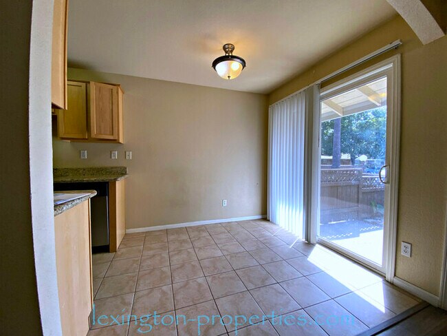 Foto del edificio - Gorgeous, 2BD/1BA, Condo in the Villaggio Community off Madison Ave. and Auburn Blvd.!