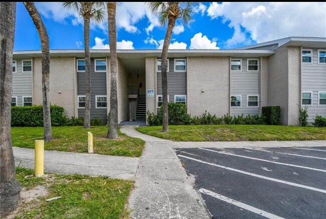 Photo - 836 Sky Lake Cir House