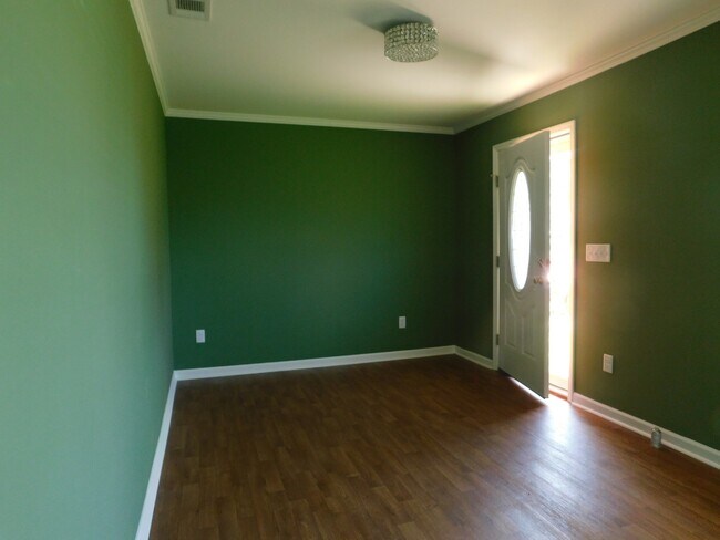 Building Photo - 3 Bedroom Home in Valdosta!