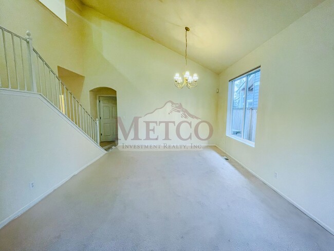 Foto del edificio - 4 bedroom, 2 1/2 bath West Eugene Home