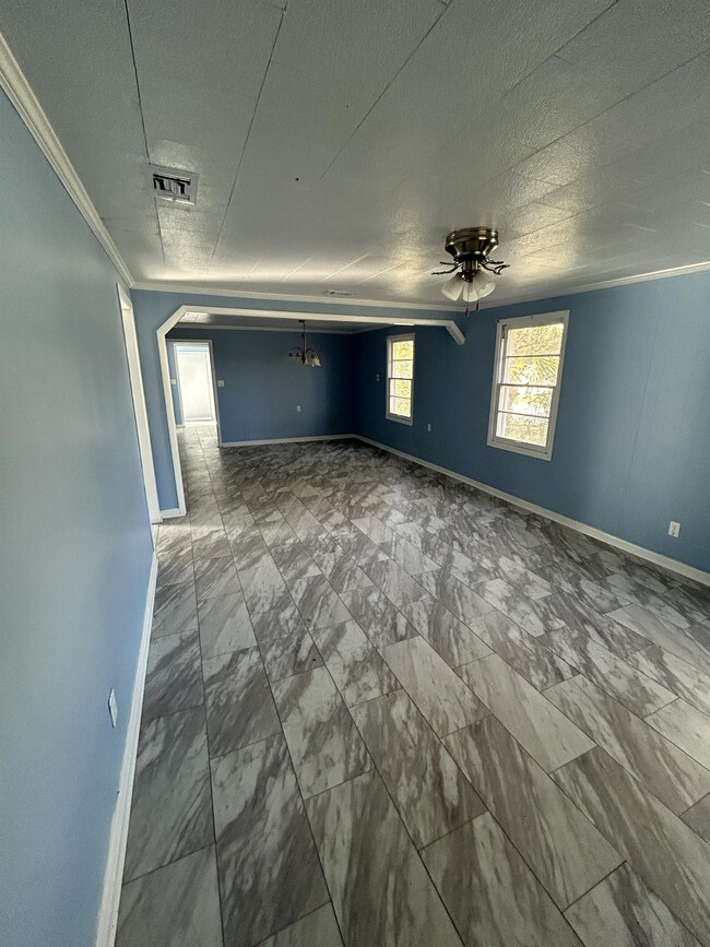 Building Photo - 1701 S Fairfield Dr