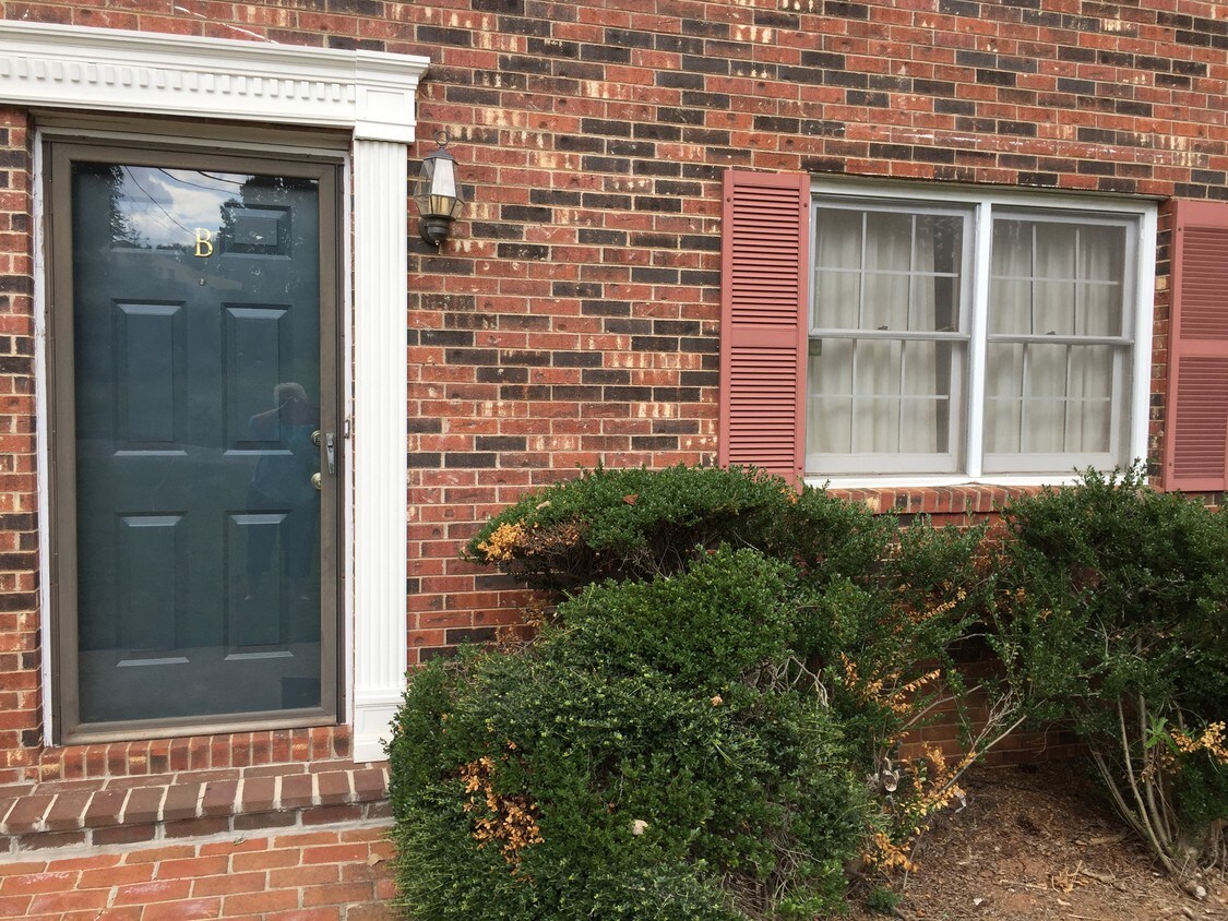 Huntsmoor condo - 1415 20th Ave NE