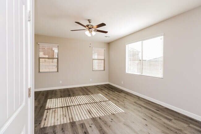 Building Photo - 5019 E Iolite St