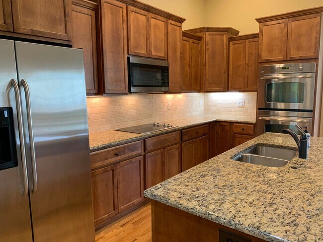 Building Photo - 816 Crooked Creek Way