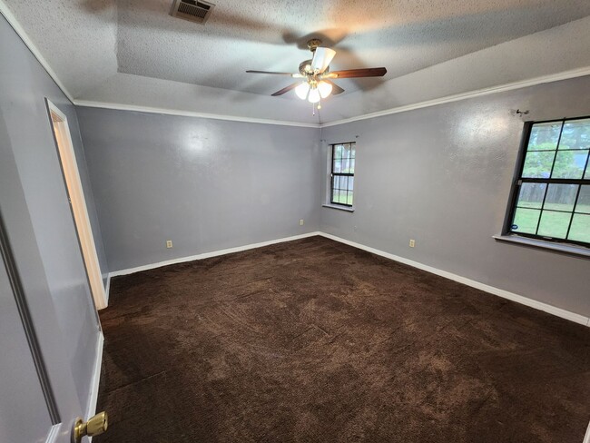 Building Photo - 4215 Scenic Dr