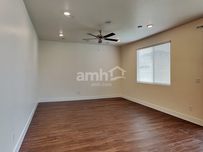 Foto del edificio - 1281 E Old Mesquite St