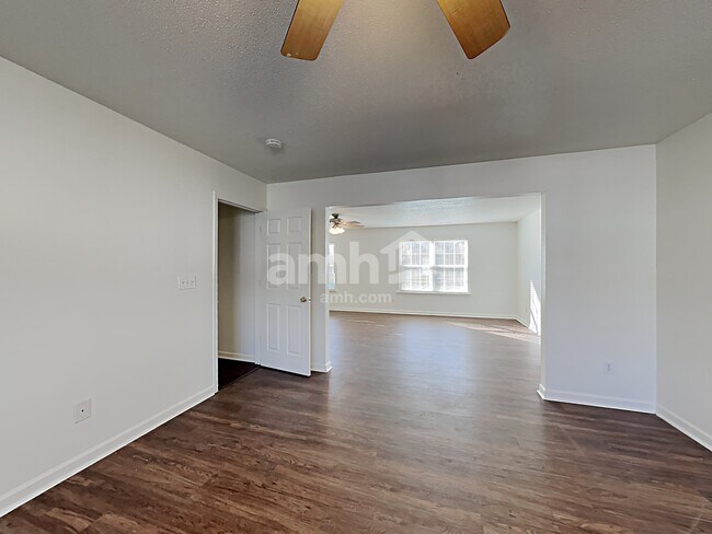 Foto del edificio - 4901 Alenja Ln