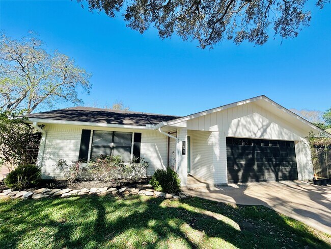 Foto del edificio - 108 Creek Bend Ln