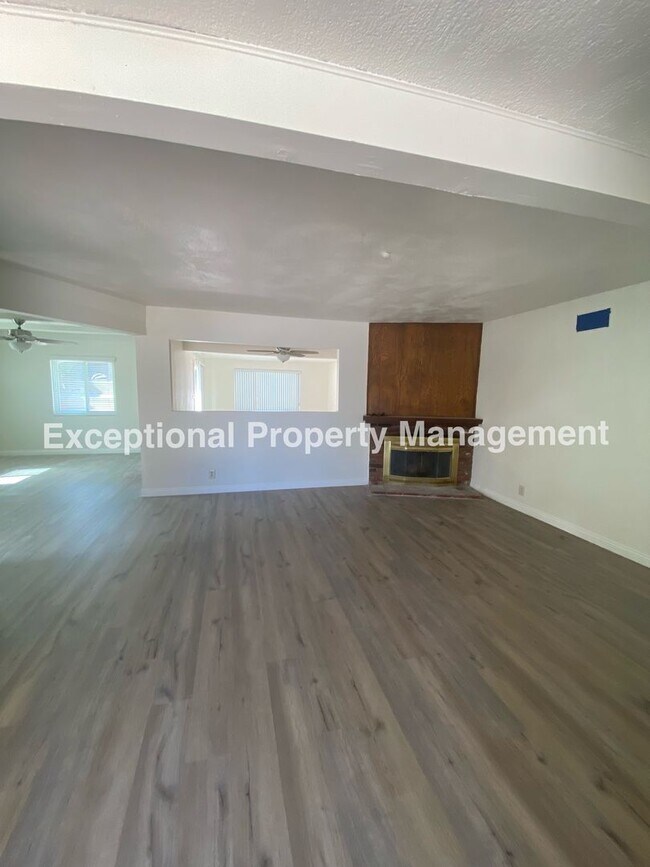 Foto del edificio - Great 4 bedroom 2 bath single story home