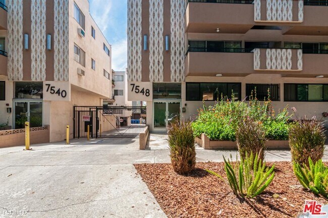 Foto del edificio - 2 br, 2 bath House - 7548 Hampton Ave Apt 305