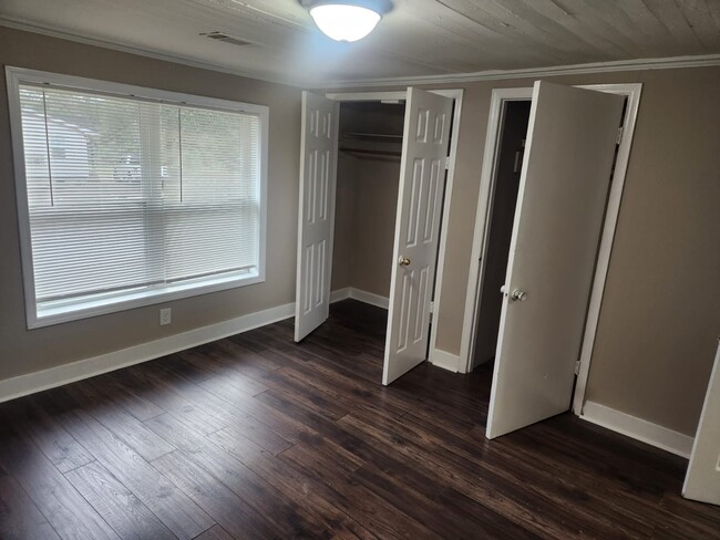 Foto del edificio - 3949 Forest Ave W