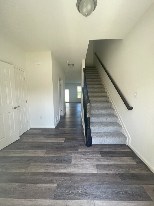 Foto del edificio - 221 Thompson Ave