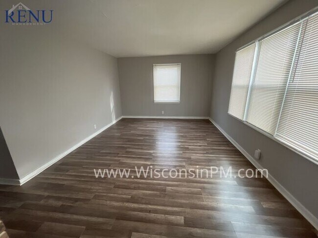 Building Photo - Newly Remodeled Bungalow