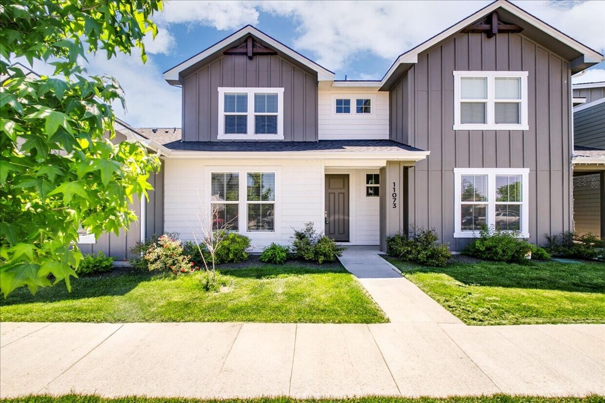 Primary Photo - Low Maintenance Townhome in Southwest Boise