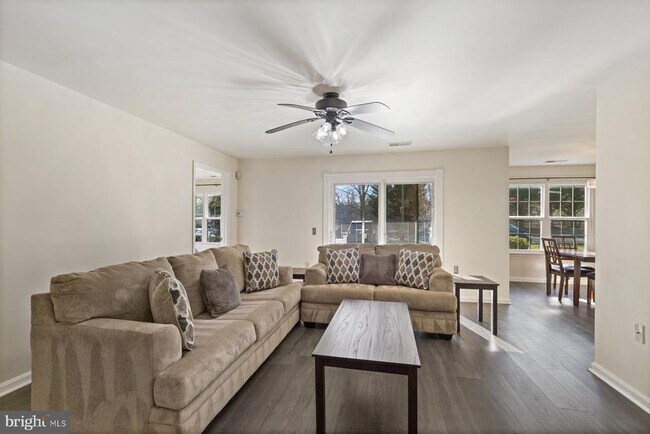 Foto del edificio - 8901 Stone Creek Pl