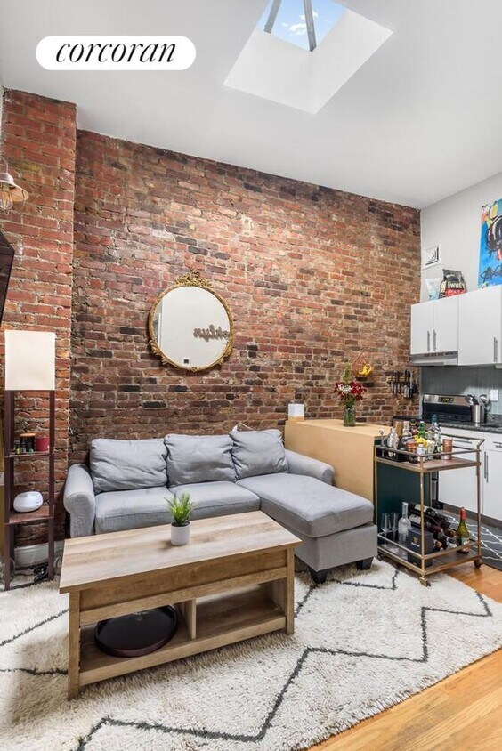 Foto principal - 558 Driggs Ave