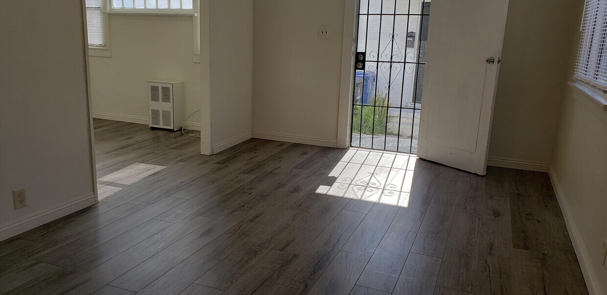 Foto del edificio - 4417 Burns Ave