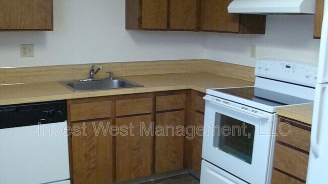 Building Photo - 858 Washougal River Rd
