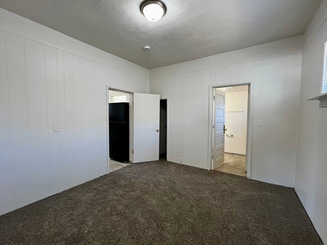 Foto del edificio - Non-Refundable & Security Deposit Total: $1500.00