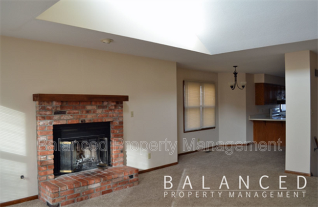 Building Photo - 3636 SW Eveningside Dr
